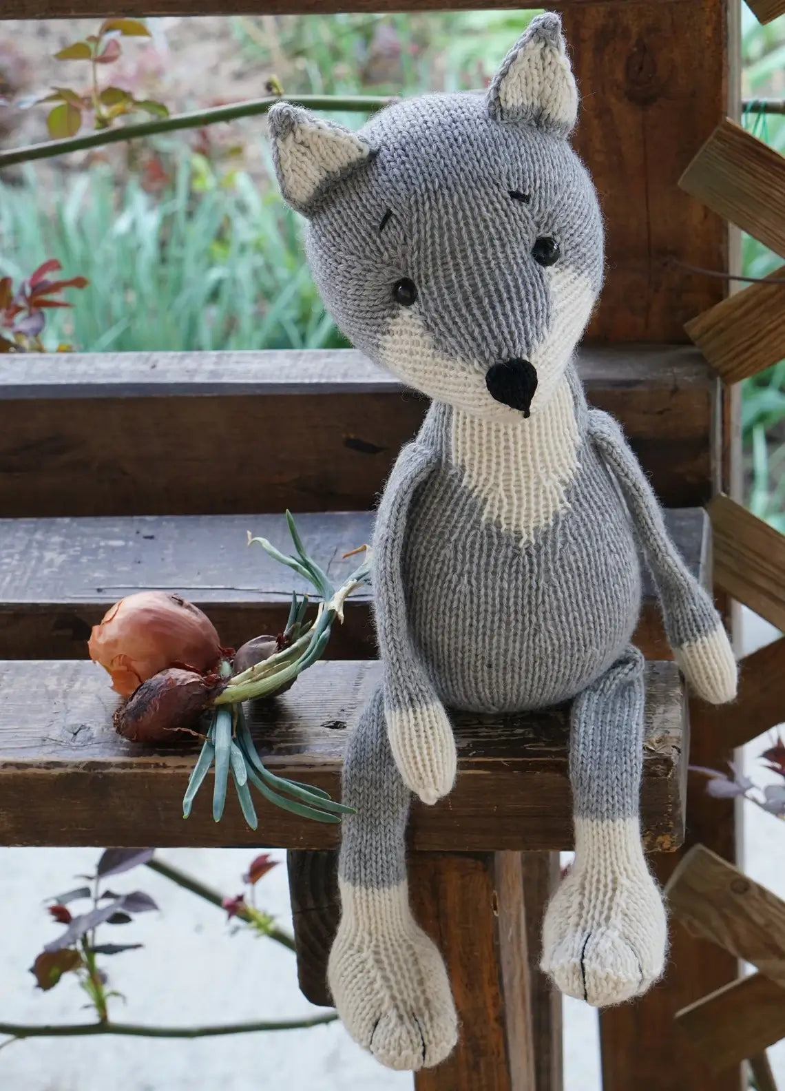 Fox and Wolf Knitting Pattern