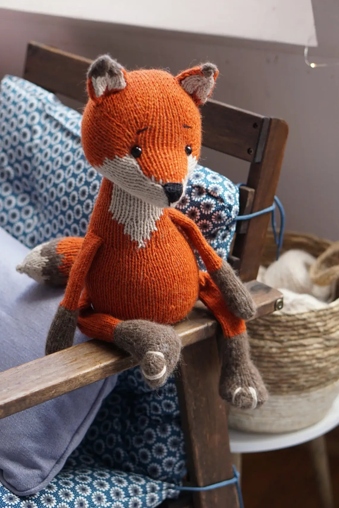 Fox and Wolf Knitting Pattern